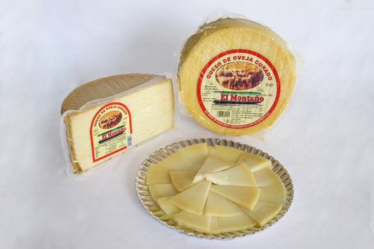 QUESO OVEJA MONTAÑO. Es un queso elaborado con leche pasteurizada de oveja con 8 meses de curación suave al paladar y un intenso aroma.